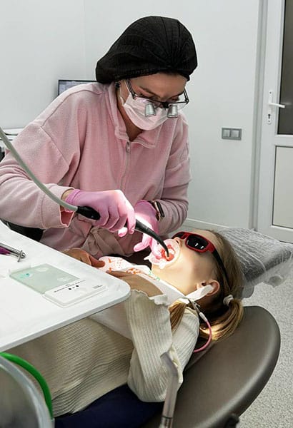 Лечение зубов детям в Одессе | Детская стоматология Vitasan Безболезненное лечение зубов у детей в стоматологии Vitasan в Одессе. Лечение кариеса и пульпита у детей без боли и слез, опытные детские стоматологи, современные материалы. Запишитесь на прием!